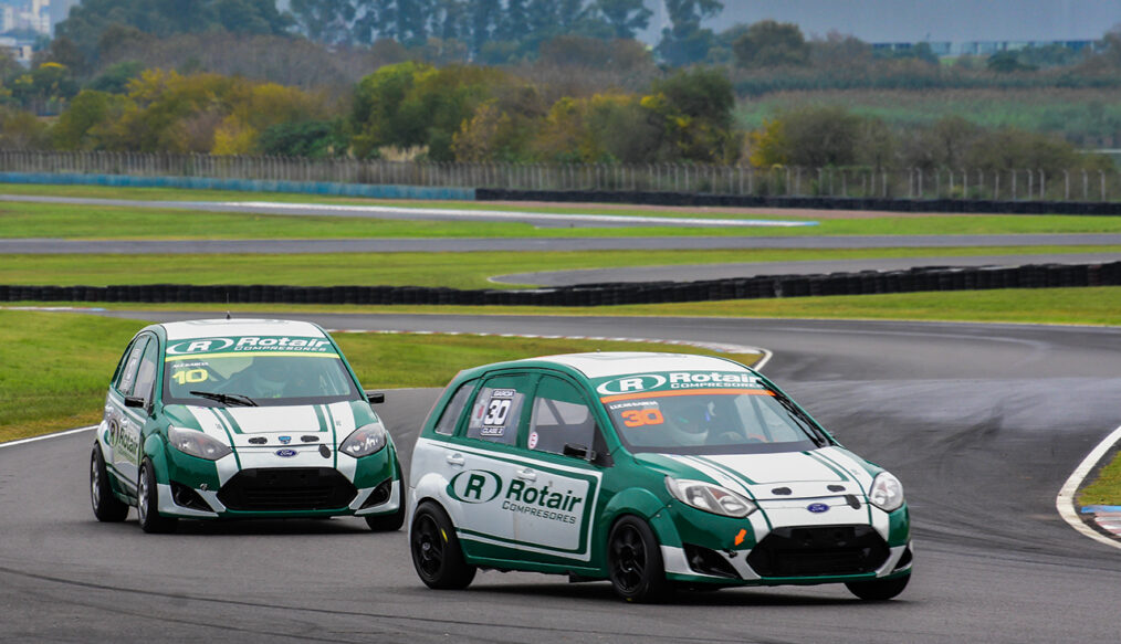 1-2-3 DEL TEAM AUTO RACING EN LA SERIE