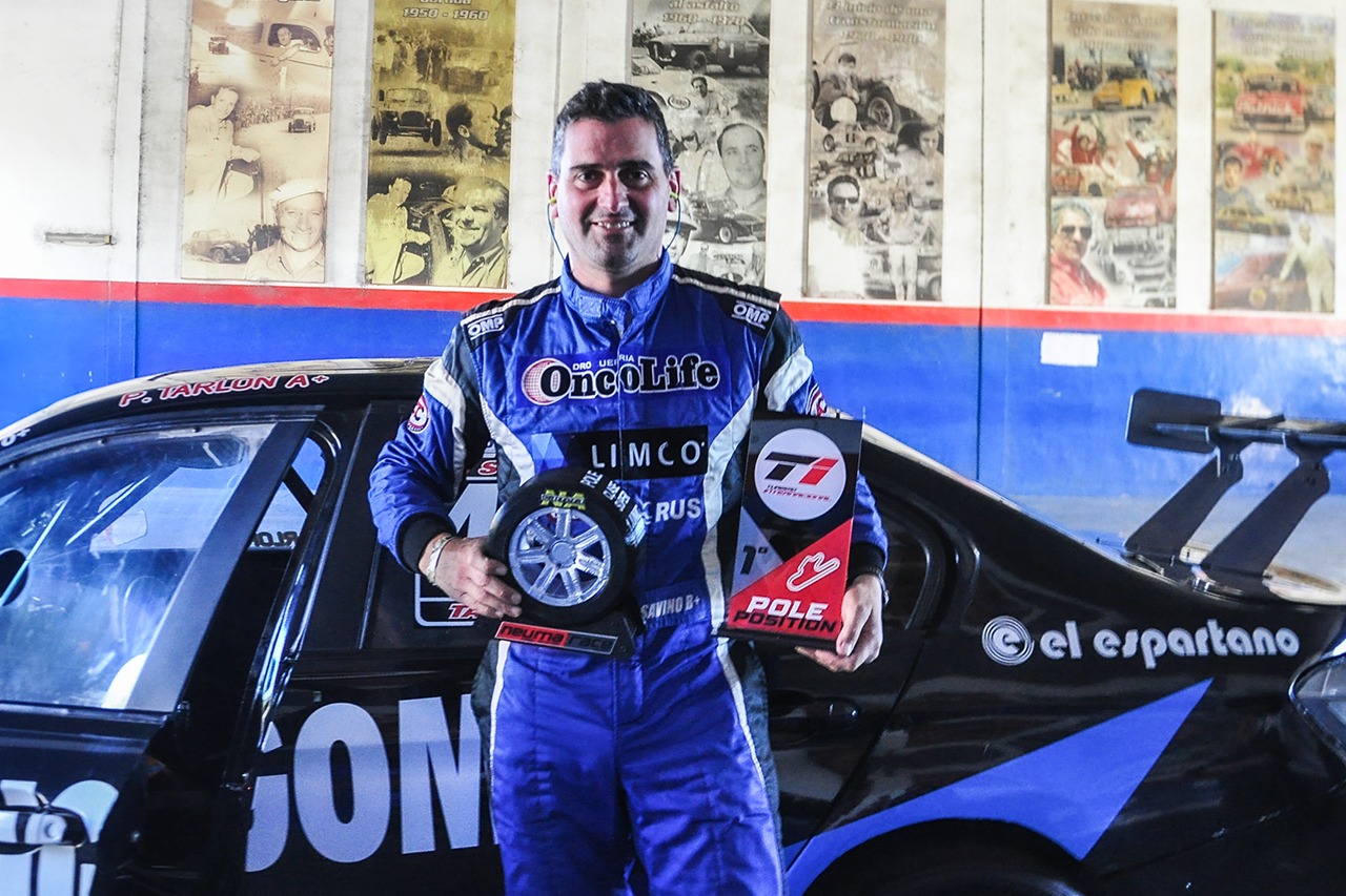 LA PRIMERA POLE DE SAVINO