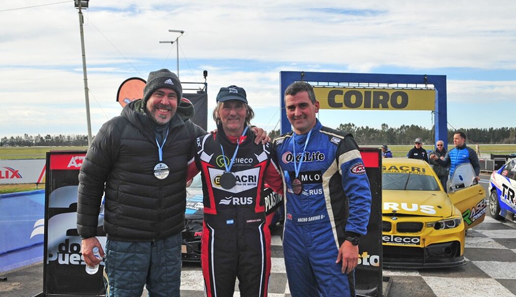 DOSE Y UNA CARRERA DISTINTA