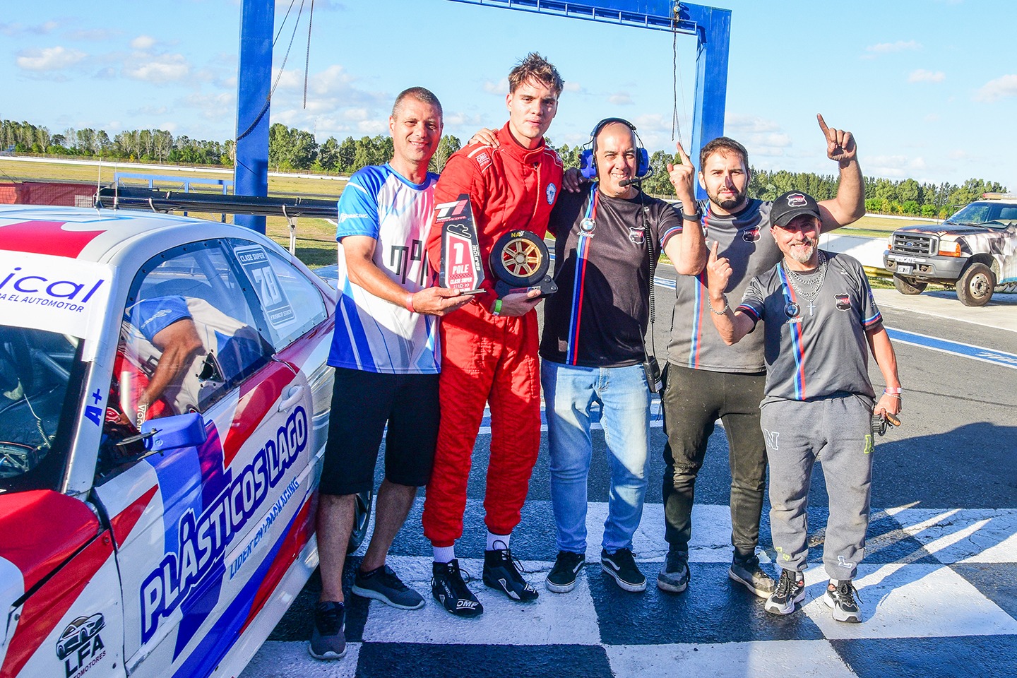 POLE Y DEBUT PARA STIER
