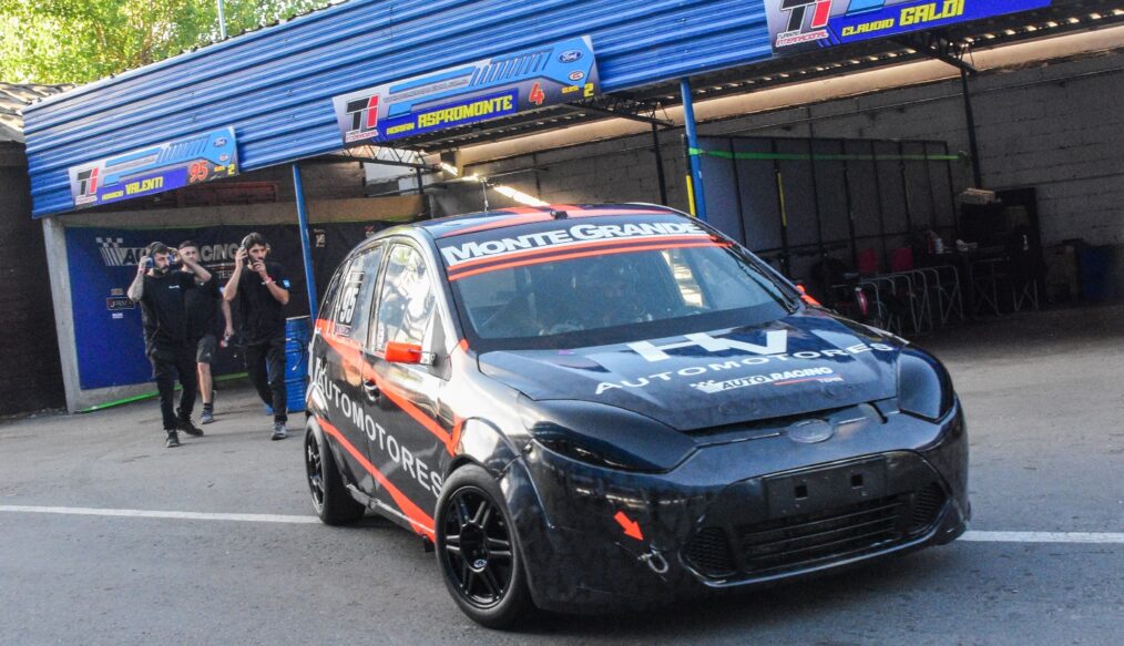 TRABAJOS EN EL AUTO RACING TEAM