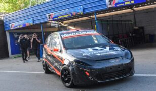 TRABAJOS EN EL AUTO RACING TEAM