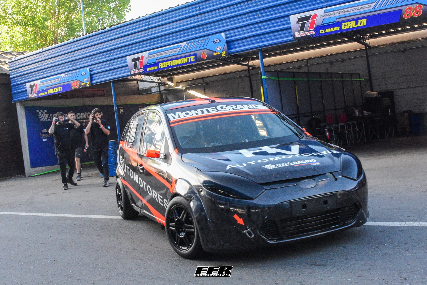 TRABAJOS EN EL AUTO RACING TEAM